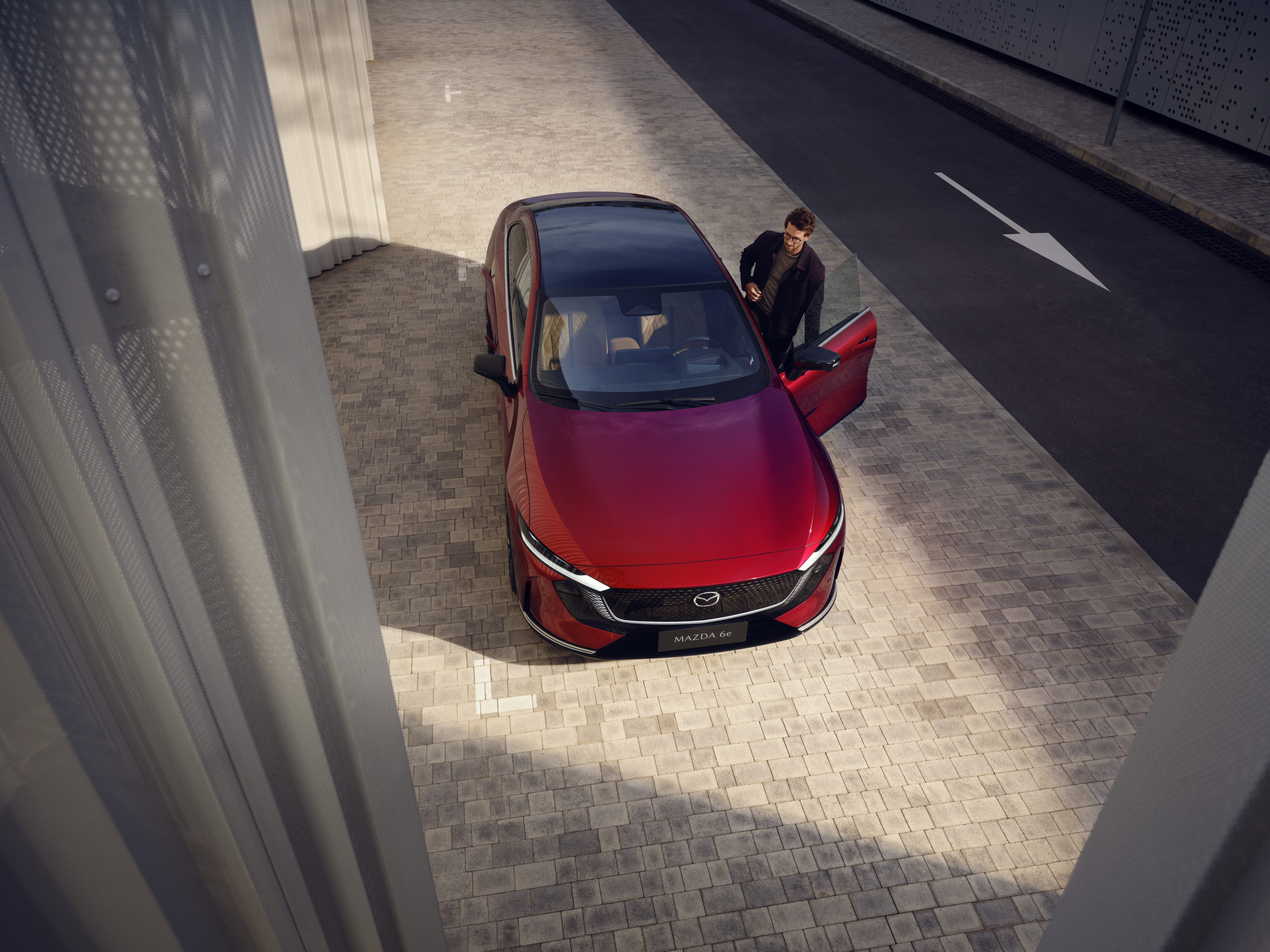 Mazda-CX6e-bagagerum