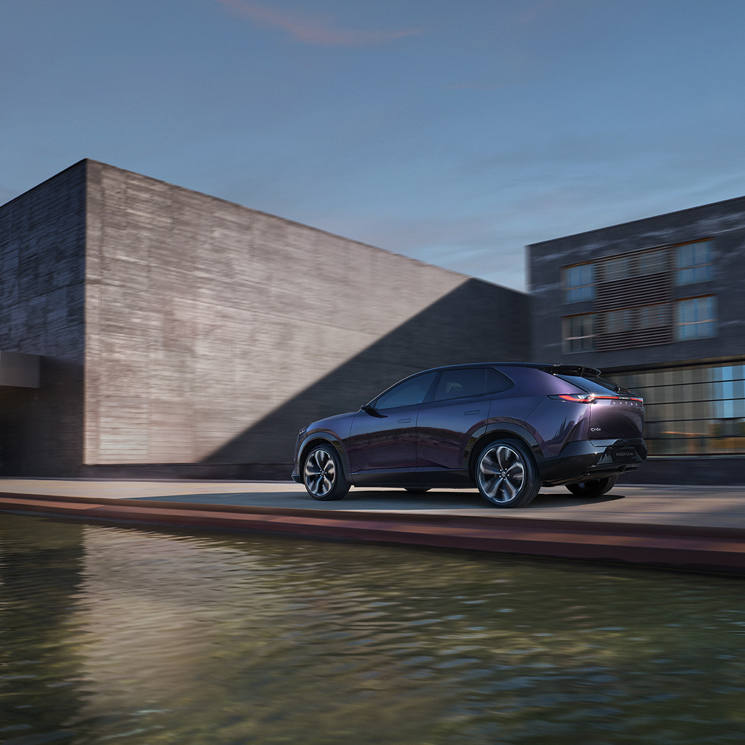 Mazda-CX6e-bagagerum