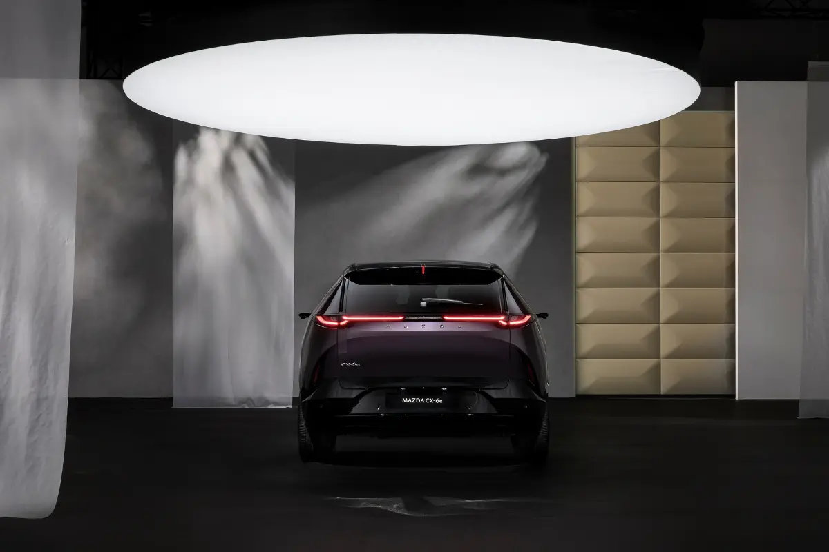 Mazda-CX6e-bagfra