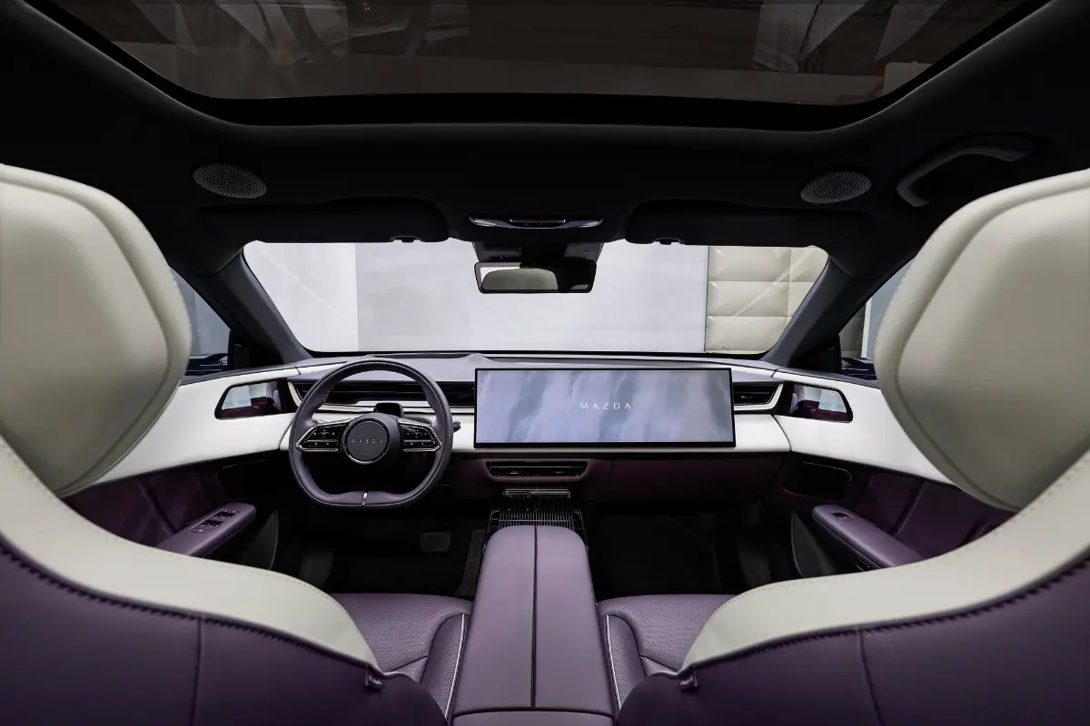 Mazda-CX6e-instrumentbraet