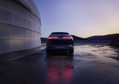 Mazda CX-6e bagfra miljøbillede