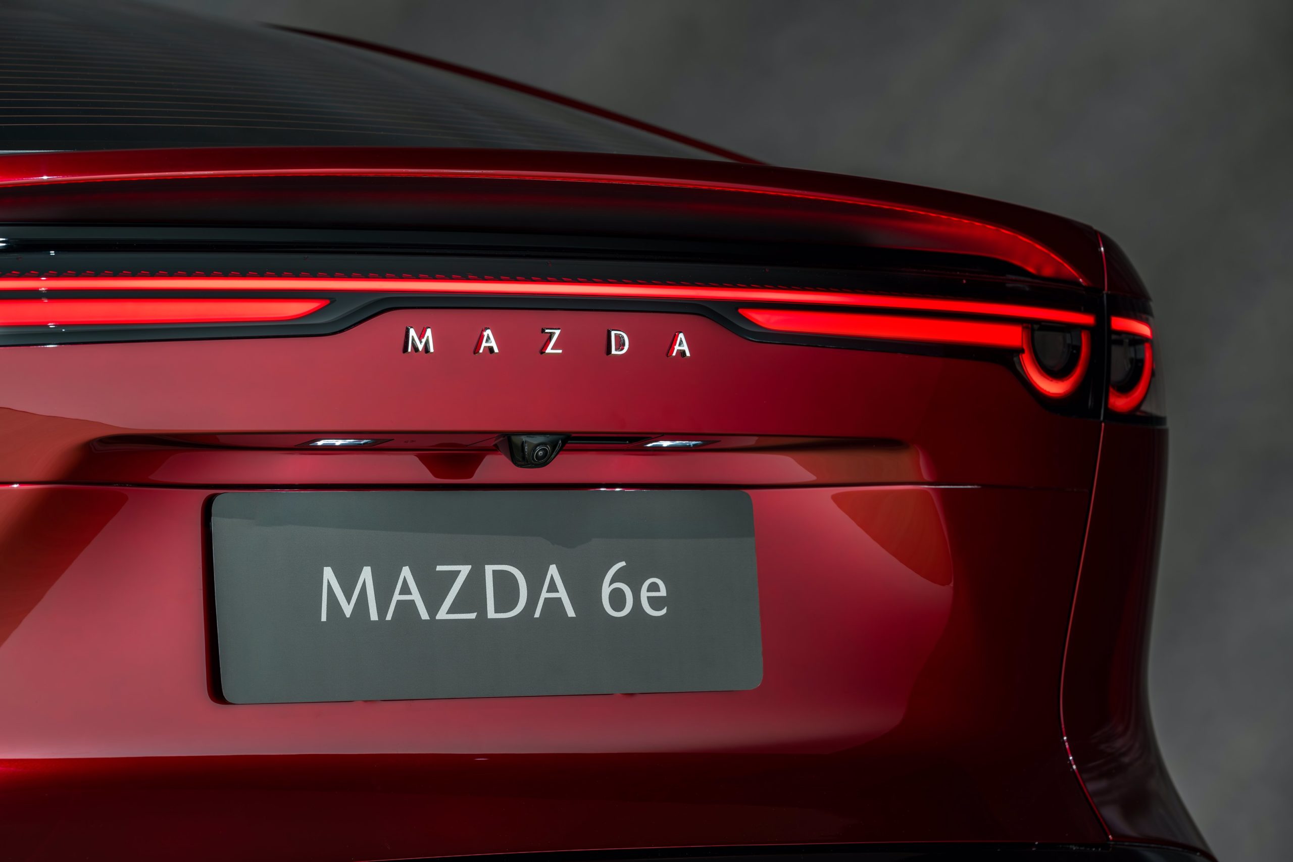 Mazda-CX6e-bagfra